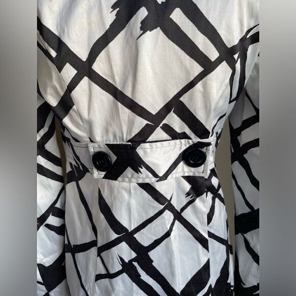 EUC Black and White ruffled blouse/jacket. - Picture 5 of 6